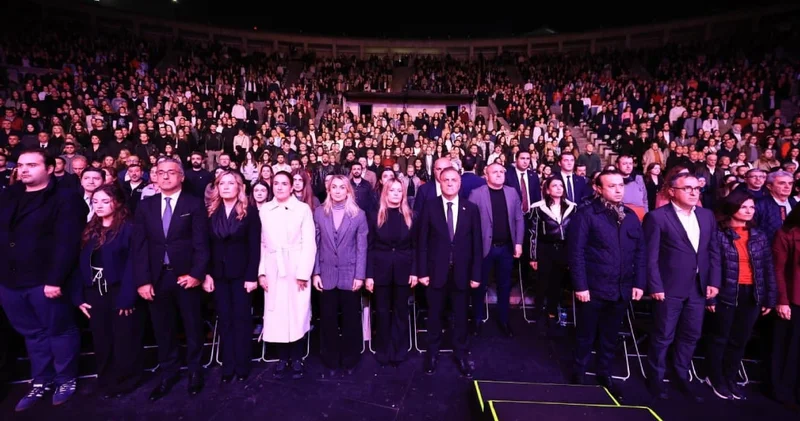 Atatürk e armağan şarkılar konseri geliri İstanbul Vakfı na bağışlandı