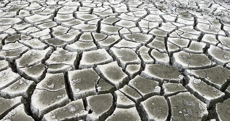 İran ın Meşhed kentinde barajların doluluk oranı yüzde 3’ün altına düştü