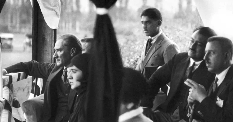 Atatürk hangi takımı istedi: İşte tribünden izlediği maç