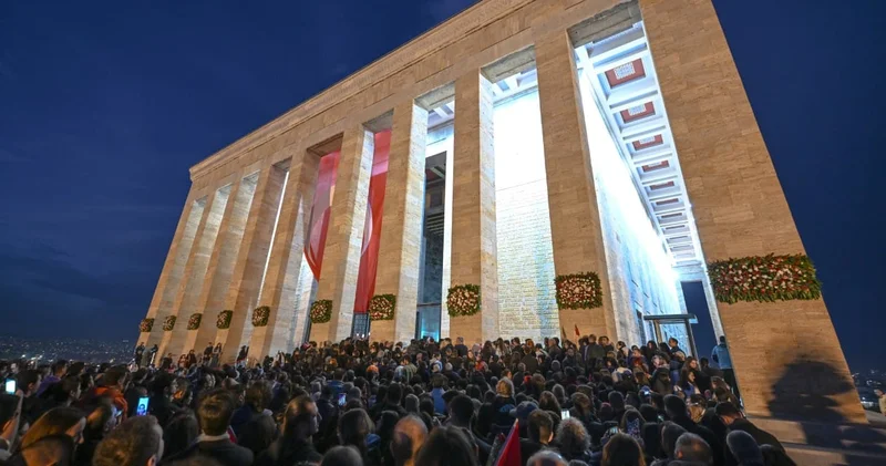 Yurttaşlar bir 10 Kasım da daha Ata sına koştu! Anıtkabir ziyaretçi akınına uğradı