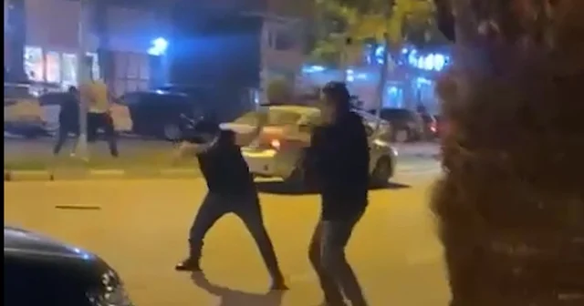 Şanlıurfa da kardeşler arası bıçaklı kavgada 4 kişi yaralandı; olay anı kamerada Şanlıurfa Haberleri