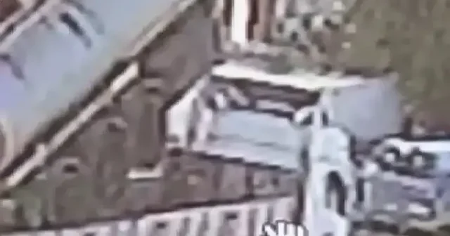 Korkunç vinç kazası kamerada: Yakıt tankerini kaldırırken halat aniden koptu VİDEO İZLE