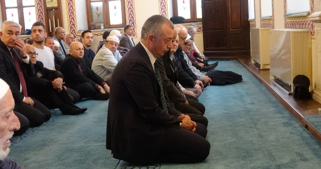 Kocaeli Valisi Aktaş, Atatürk ün ölümünün 87. yılı için okutulan mevlide katıldı Kocaeli Haberleri