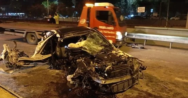 Bursa da otomobil, önce direğe ardından minibüse çarparak savruldu: 6 yaralı Bursa Haberleri
