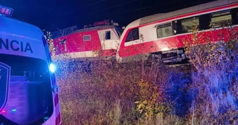 2 yolcu treni çarpışTI! Çok sayıda yaralı var