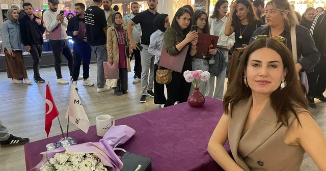 Rewşan, Mardian Mall da plak imza gününde hayranlarıyla buluştu Mardin Haberleri