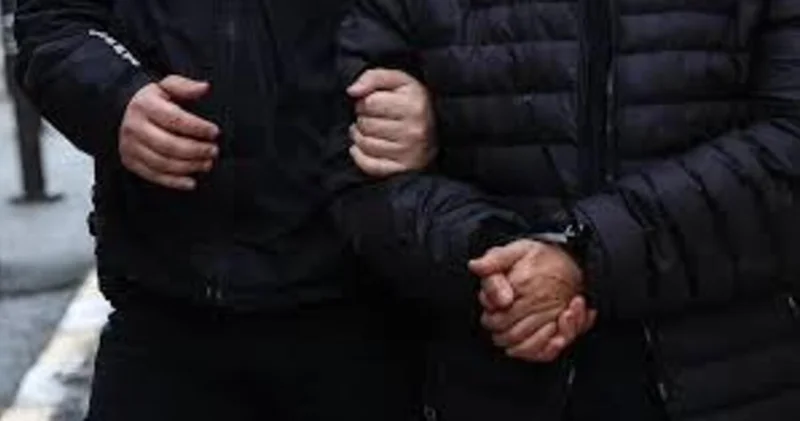 Atatürk afişlerine zarar veren kişiye gözaltı Son dakika haberleri