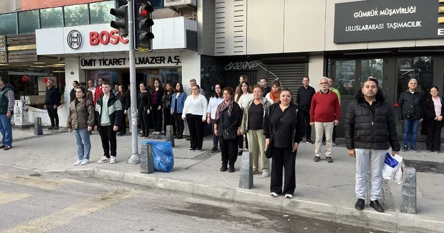 İzmir saat 09.05 te Ata sını andı İzmir Haberleri