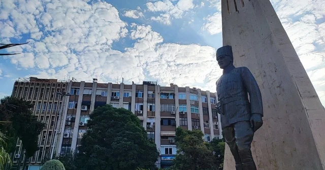 Adana da saat 9 u 5 geçe hayat durdu Adana Haberleri