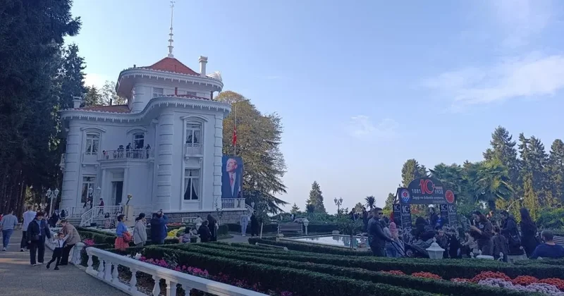 Atatürk Köşkü 10 Kasım da ziyaretçi akınına uğradı