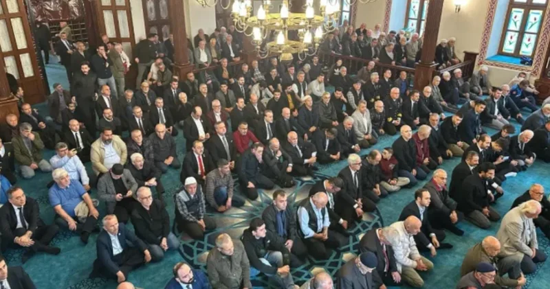 Rahatsız olanlara inat... Atatürk için okutulan mevlite yoğun katılım