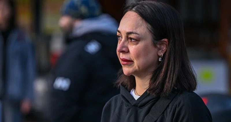 9 u 5 geçe hayat durdu! Vatandaşlar gözyaşları ile yerlerinden kıpırdamadı