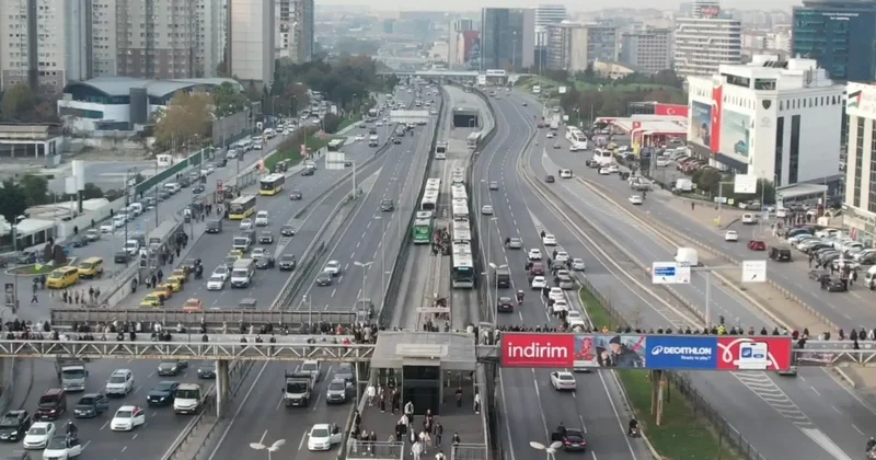 İstanbul D 100 Karayolu nda 09.05 te hayat durdu
