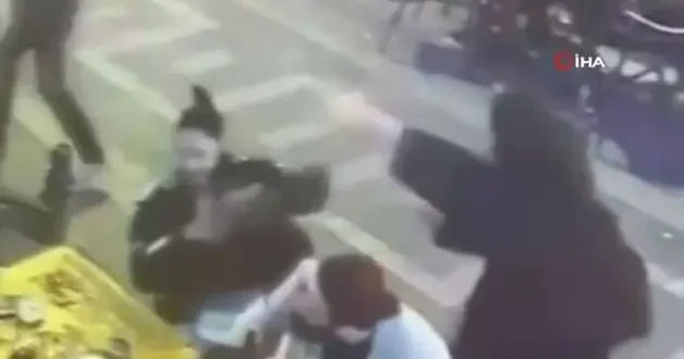 Kadıköy’de dehşet! Kadın kadını yaktı...