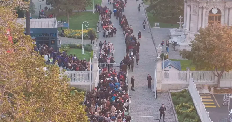 Dolmabahçe de oluşan yoğunluk havadan görüntülendi