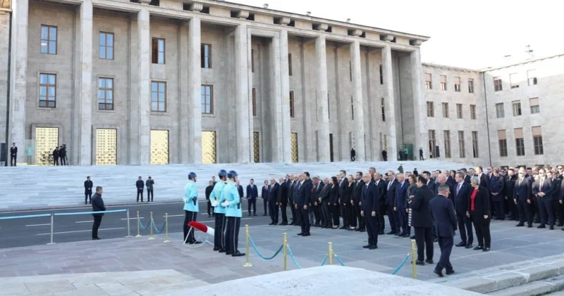 TBMM deki 10 Kasım töreninde tepki çeken görüntü: Tanal Anayasa yı hatırlattı