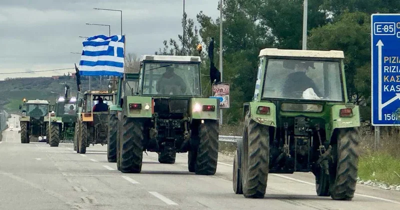 Yunanistan da traktör kuşatması devam ediyor: Bu kez de limanı kapattılar Sözcü Gazetesi