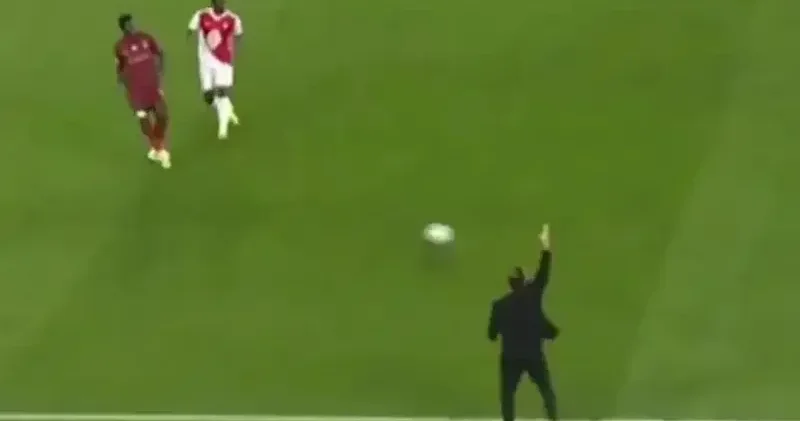 Okan Buruk u Monaco maçında çıldırtan Galatasaraylı: Kenarda çok sinirlendi Futbol Haberleri