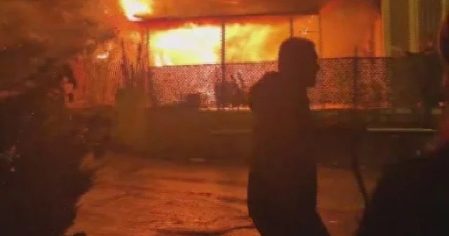 Deprem sonrası inşa ettikleri evlerinde alevler içinde kalan aile korku dolu anlar yaşadı Hatay Haberleri