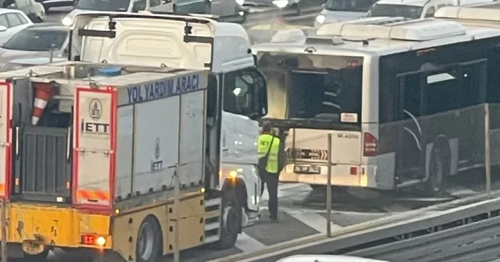 Küçükçekmece de metrobüste yangın paniği