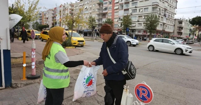 Dokumapark tan toplanan portakallar vatandaşlarla paylaşıldı Antalya Haberleri