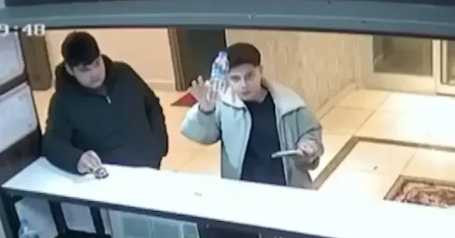 Tezgahta kimse olmayınca aldıkları suyun parasını kameraya gösterip bıraktılar VİDEO İZLE