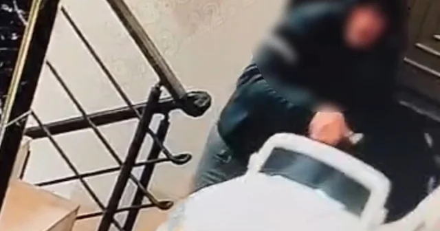 Apartmandan bisiklet ve akülü oyuncak araba çalan şüpheliler yakalandı Mersin Haberleri