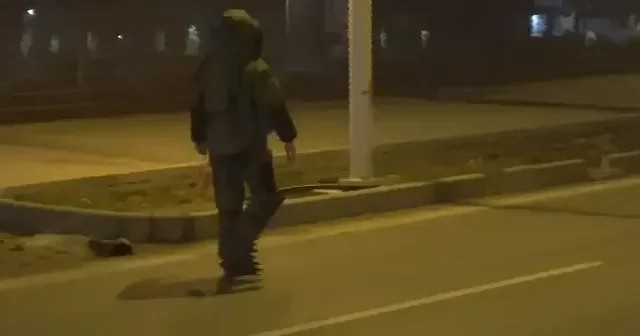 Malatya da bomba imha uzmanının şüpheli çantayı fünye ile patlatma anı kamerada VİDEO İZLE