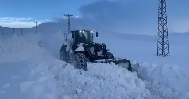 Şırnak haberleri Şırnak ta lapa lapa yağdı! Karın kalınlığı 1 metreyi aştı 10 Aralık 2025