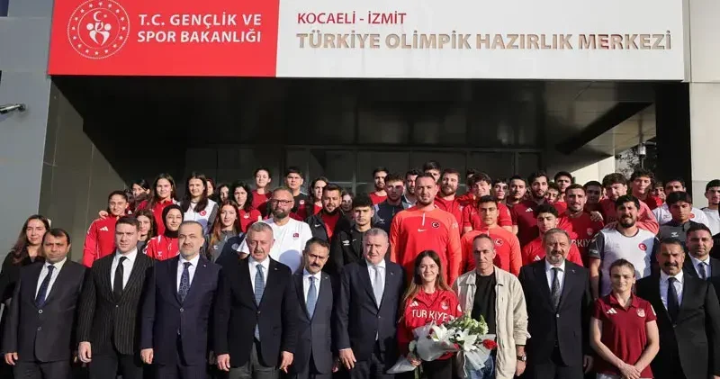 Bakan Bak: Milli Sporcu Bursu ile sporcuların ‘Okul mu eğitim mi’ ikilemi ortadan kalktı