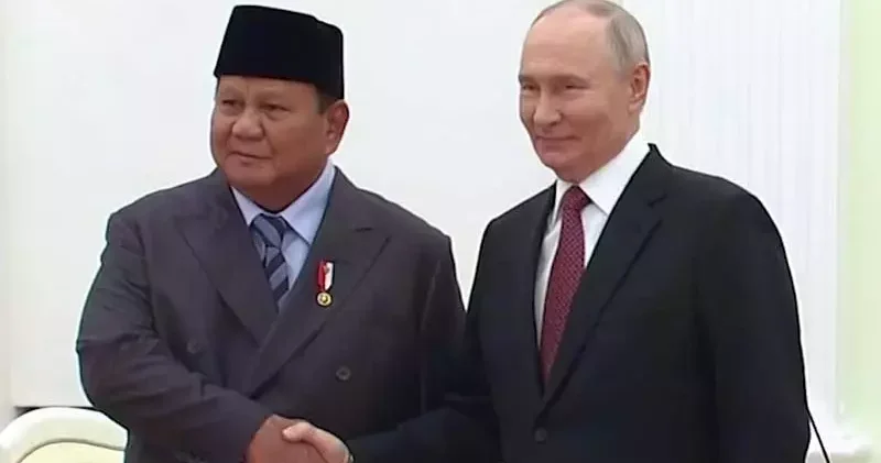 Putin, Endonezya Devlet Başkanı Subianto ile Moskova da bir araya geldi