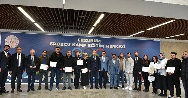 Çakmur dan spor tesislerinde çalışan personele teşekkür belgesi Erzurum Haberleri