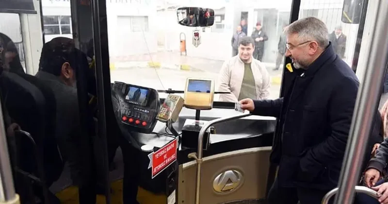 Otobüse binip poz veren belediye başkanının yeni makam aracı kenti karıştırdı