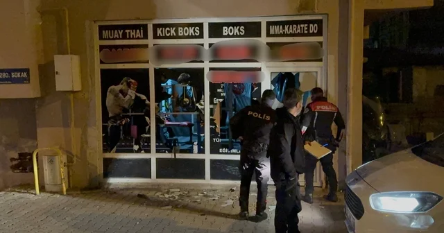 13 yaşındaki kız çocuğuna taciz iddiasıyla spor salonunun camlarını kırdılar Gözaltına alınan şüpheli adliyeye sevk edildi Samsun Haberleri