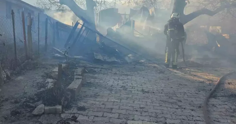 Korkuteli’nde yanan ev kullanılamaz hale geldi