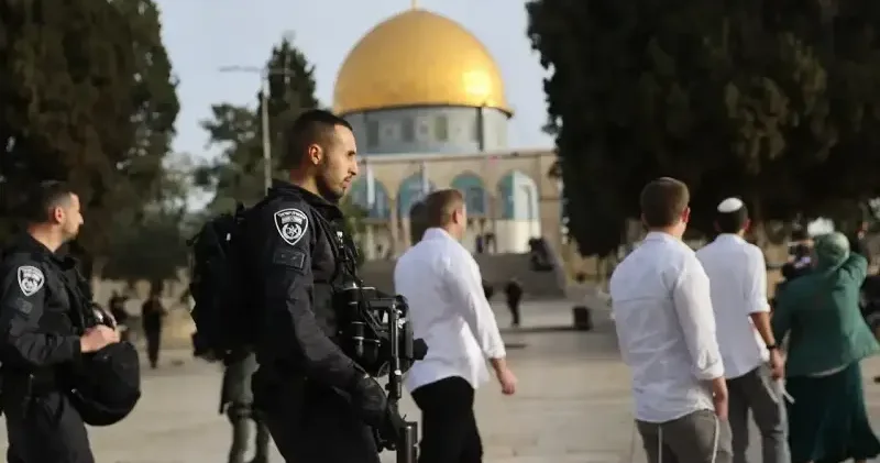 İşgalci İsrailliler Mescid i Aksa ya baskın düzenleyerek ayin düzenledi Ortadoğu Haberleri