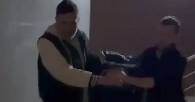 16 yıl kesinleşmiş cezası bulunan İki firari saklandıkları çatı katında yakalandı VİDEO İZLE