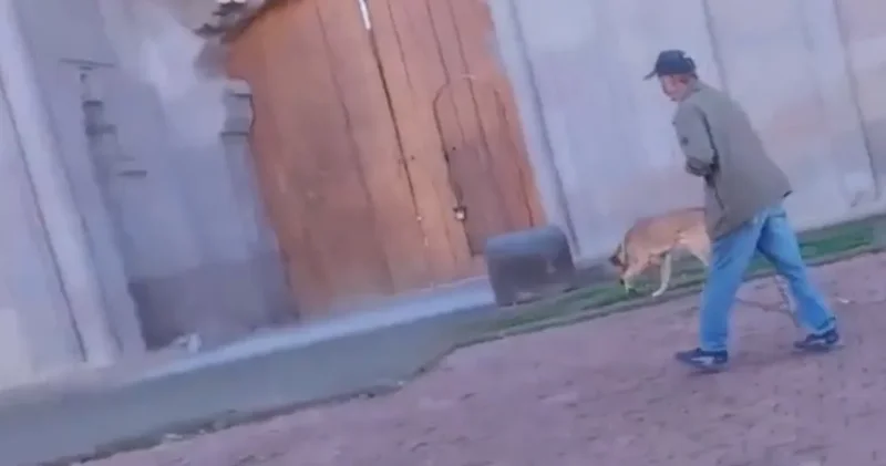 Tarihi mekana kilit vurup ziyaretçilerden para topladı