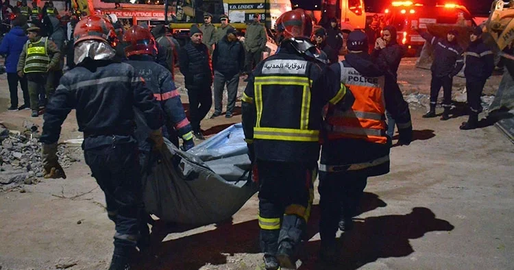 İki bina çöktü: Çok sayıda ölü ve yaralı