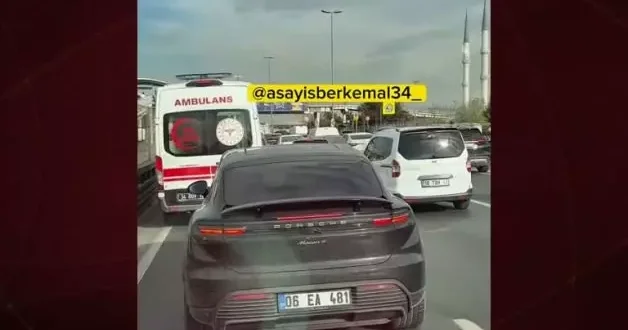 Trafikte pes dedirten anlar! Ambulansların arasına daldı sirenleri umursamadı