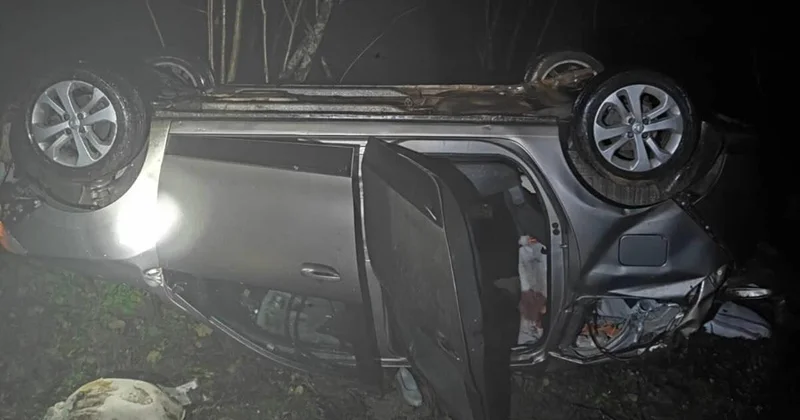 Kontrolden çıkan araç 20 metrelik uçuruma düştü