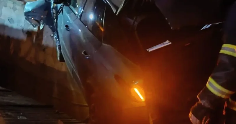 Bolu’da bina duvarına çarpan otomobilin sürücüsü yaralandı