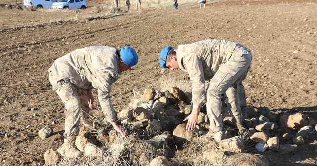 Kesik baş ile suç aleti bıçağın bulunması için her taşın altı kontrol ediliyor Isparta Haberleri