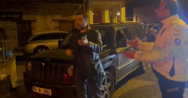 Bana 50 santimden fazla yaklaşmayın, herkesi ararım diyen alkollü sürücü gözaltına alındı