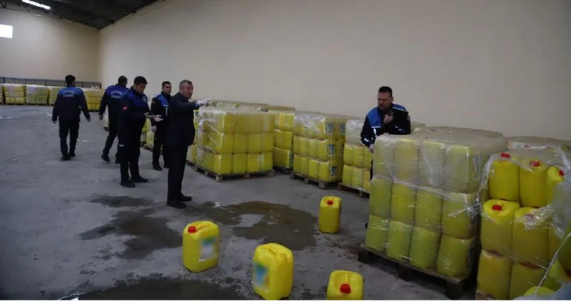 Her biri 20 litre! Tam 3 bin 650 bidon... Hepsine su karıştırılmış SON DAKİKA HABER Son dakika haberleri