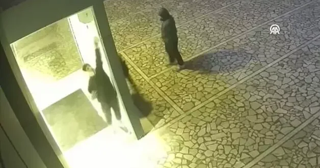 Yaşları: 14 15! 1 dakikada 4 motosiklet çaldılar...