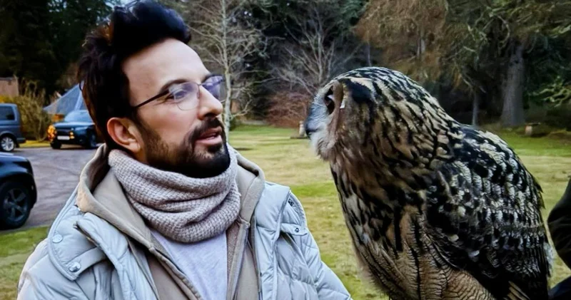 Tarkan dan baykuşlu poz