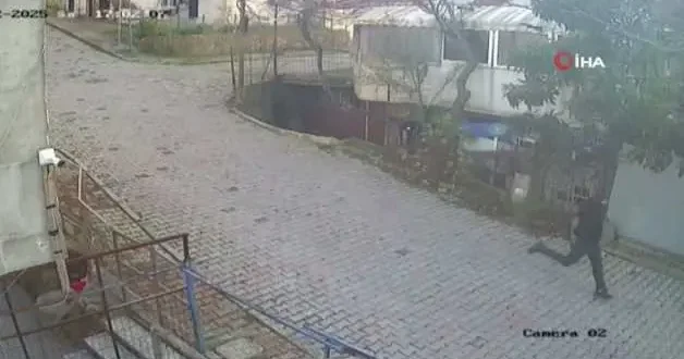 Arnavutköy de film gibi gasp! Gözü dönmüş hırsızdan kan donduran tehdit: Ayağına sıkarım