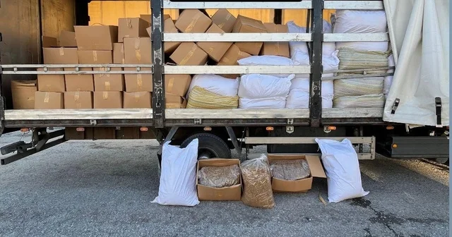 Kocaeli de 5 milyon liralık kaçakçılık operasyonu Yılbaşı öncesi kaçak içki ve tütün operasyonu Kocaeli Haberleri