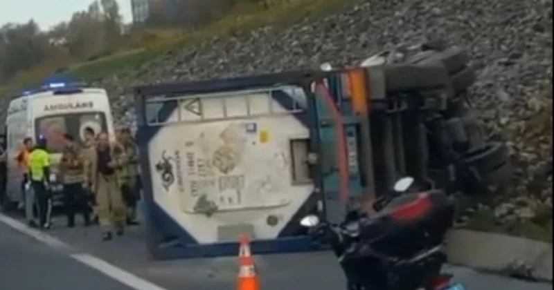 Tanker TEM’de devrildi: Trafik tek şeritten ilerliyor Sözcü Gazetesi